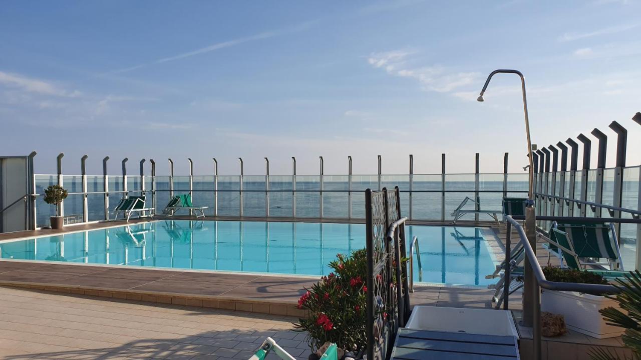 Hotel Napoleon Gabicce Mare Exterior photo
