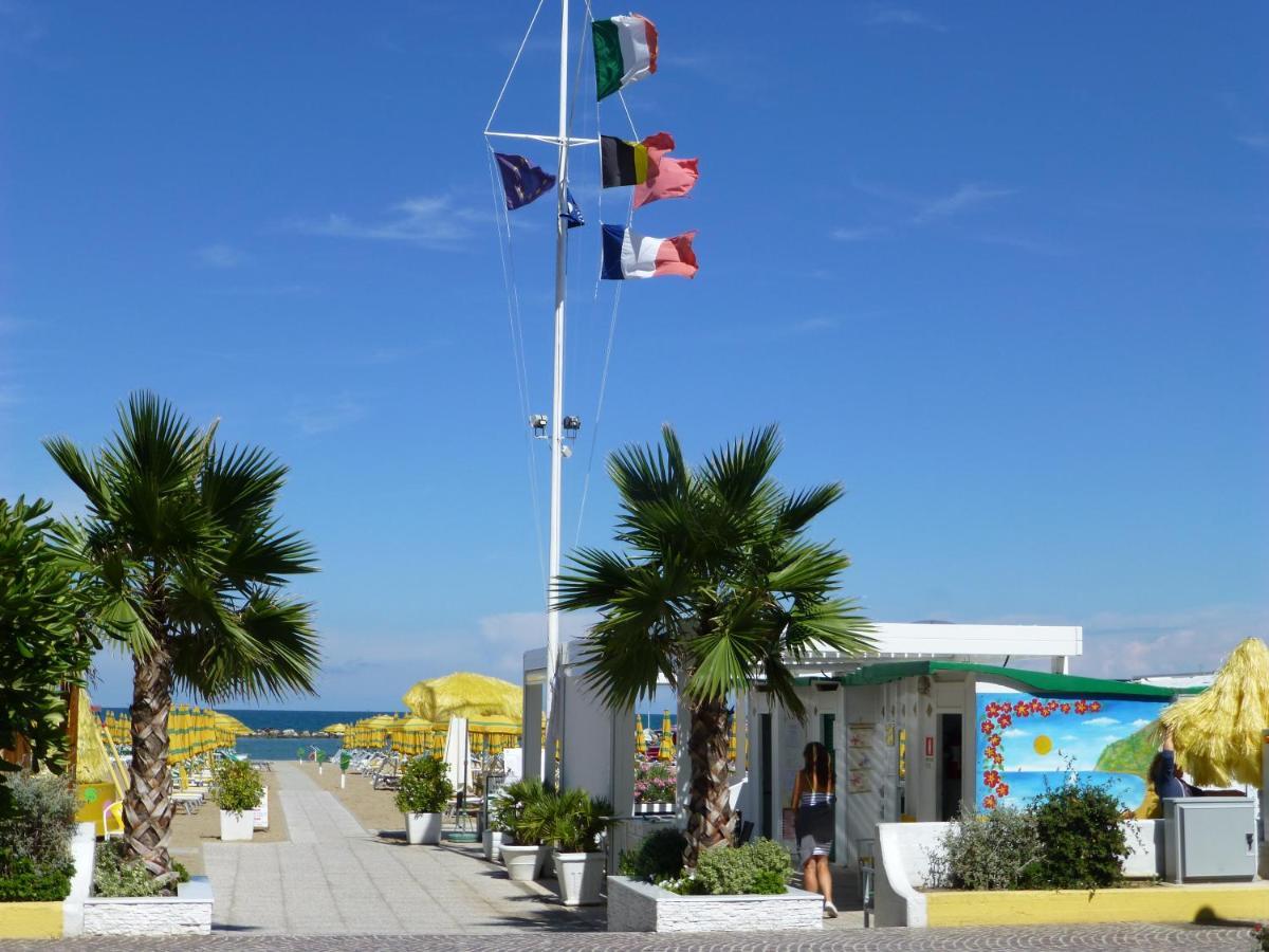 Hotel Napoleon Gabicce Mare Exterior photo